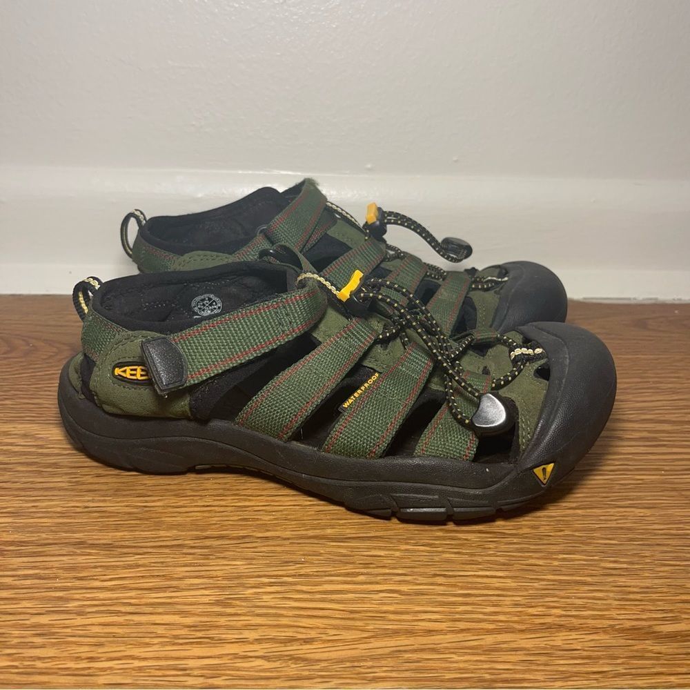 Keen Newport H2 Sandals Green Waterproof Sport Shoes Boys Big Kids Youth Size 5